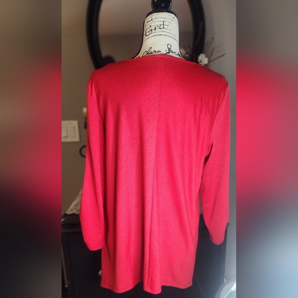 Red blouse - Picture 2 of 3